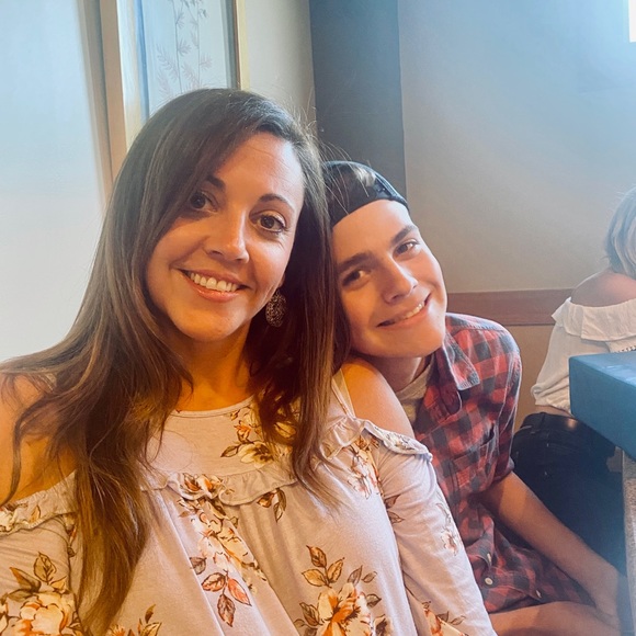 Meet your Posher, Jessica - Picture 3 of 4